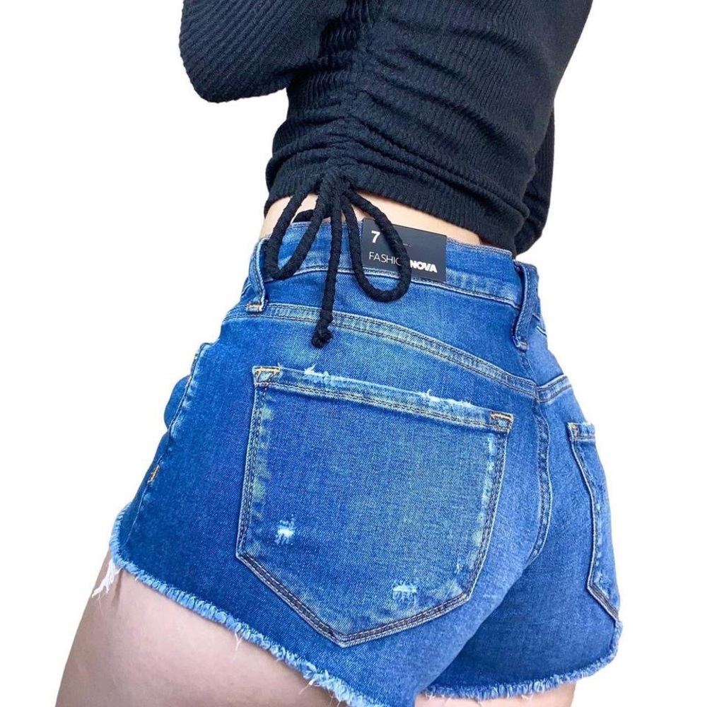 NWT - Fashion Nova Drop It Low Rise Stretch 
Denim Shorts 
Size 7